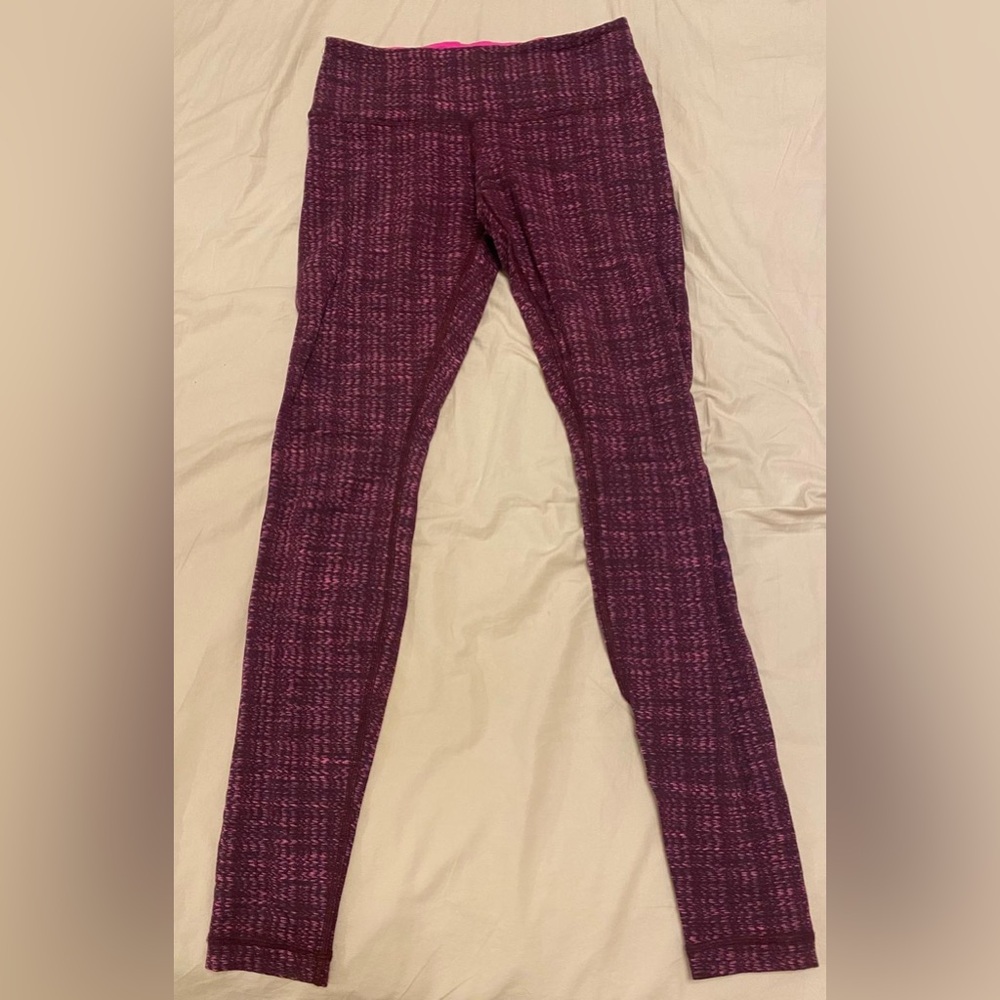 Lululemon size 4, burgundy patterned wunder under high rise leggings